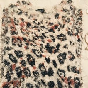 🛑SOLD🛑Fuzzy oversized sweater